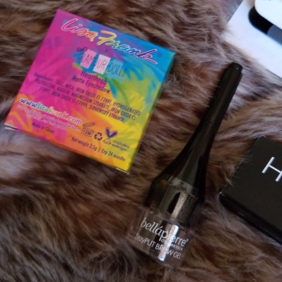 Make-Up Bundle - Picture 5 of 7